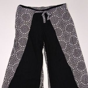 No Boundaries Split Front Pants